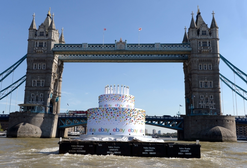 It’s a Boat! No, It’s an eBay Birthday Cake! - 2015 | Alamy Stock Photo