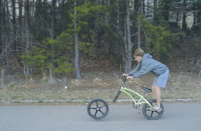 A Bicycle Turned into a Unicycle | Imgur.com/Lr87RZ9