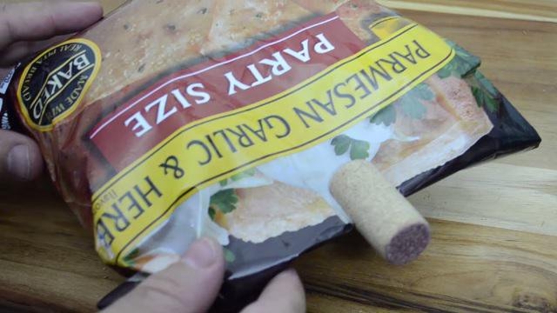 A Wine Cork Can Also Serve as a Chip Clip | Twitter/@lifehacker