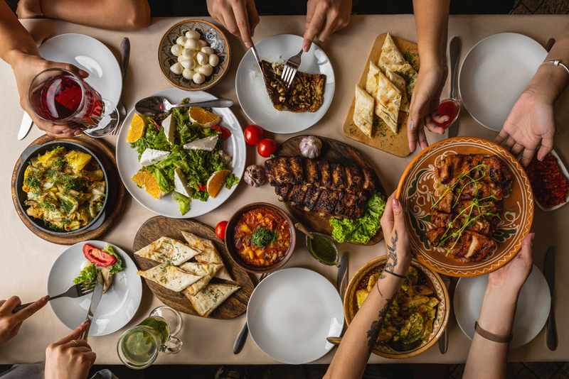 Servir la cena al estilo buffet | Shutterstock