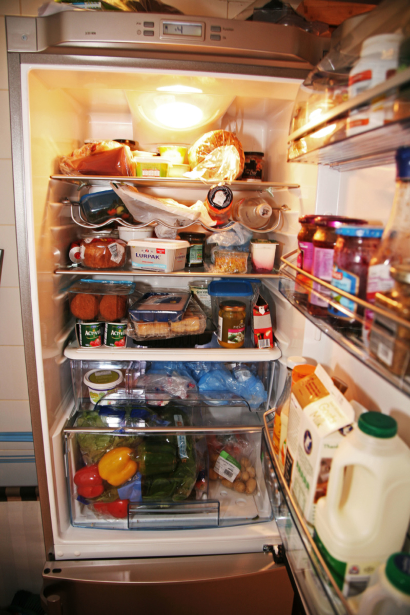 Dejar comida en tu refrigerador | Alamy Stock Photo