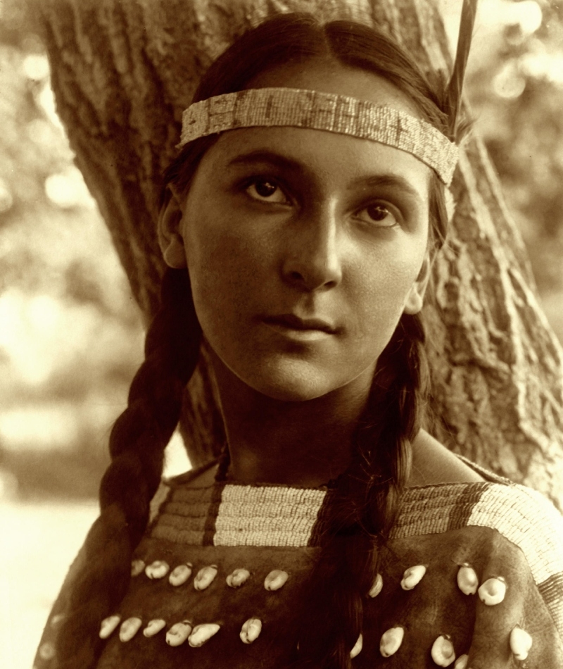 Eine Sioux Frau | Alamy Stock Photo by History and Art Collection