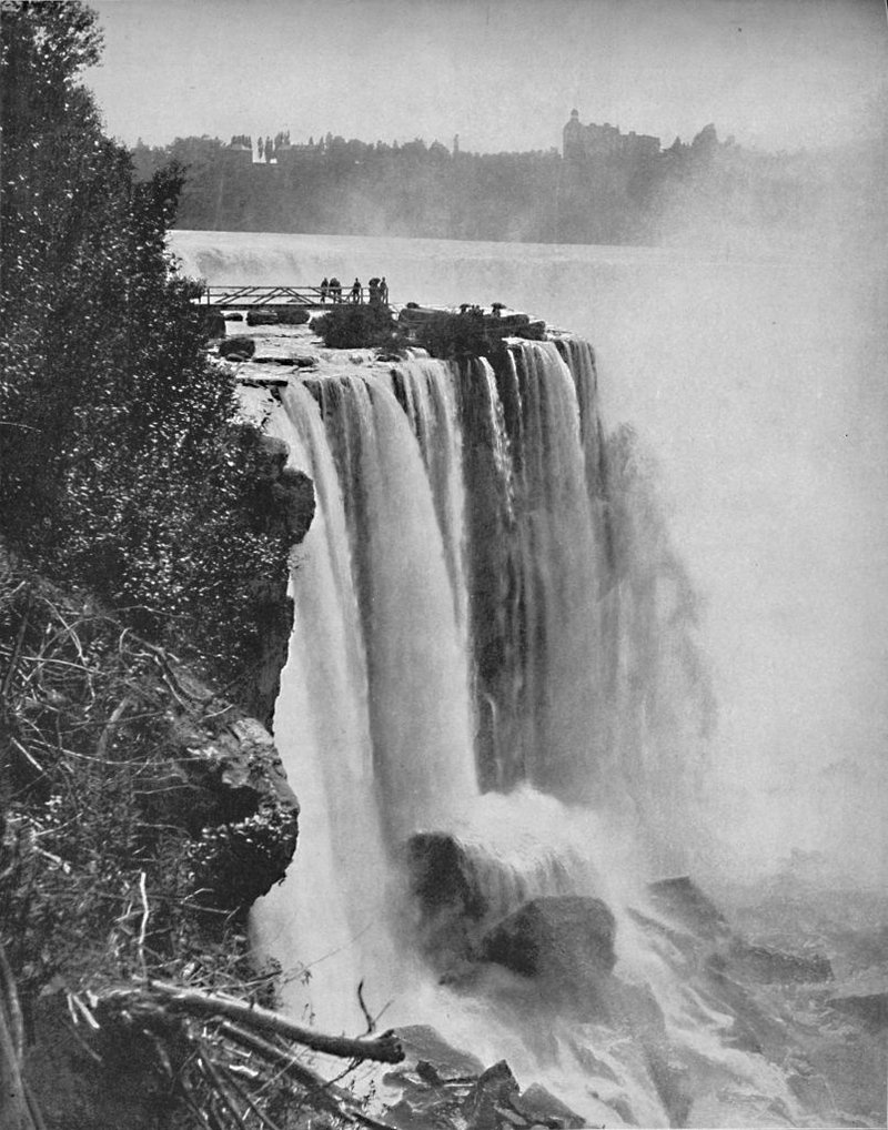 You’ll Never Believe What Researchers Discovered When They Drained the Water from The Niagara Falls | Getty Images Photo by The Print Collector