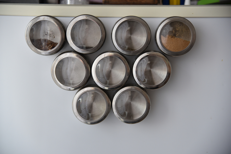 Magnetische Gläser für Ihren Kühlschrank | Shutterstock Photo by Irm Sad