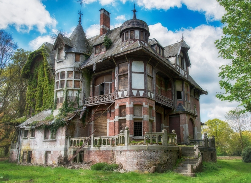 'Haunted House' Built in 1908 in Belgium | Adobe Stock