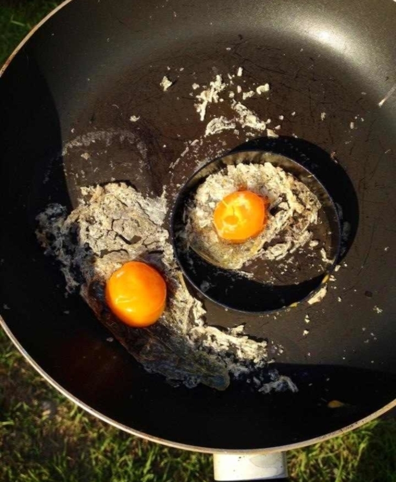 What if You Cooked Eggs on the Sidewalk During a Heatwave? | Imgur.com/nattynitro