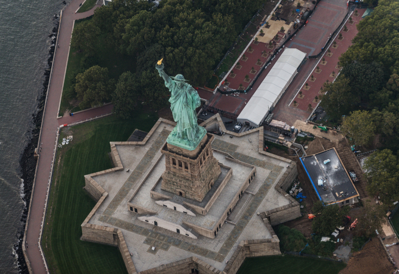 La estatua de la libertad desde arriba | Alamy Stock Photo by Oneinchpunch