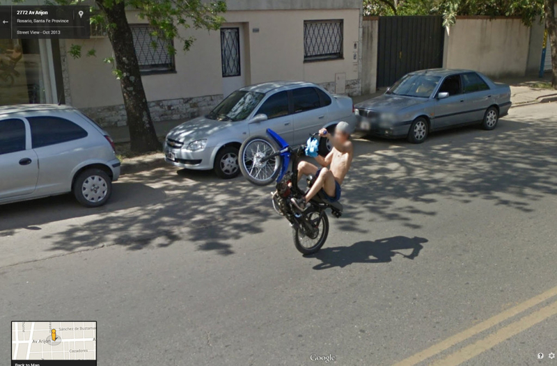 Lässiger Wheelie | Facebook/@LoViEnGoogleStreetView via Google Street View
