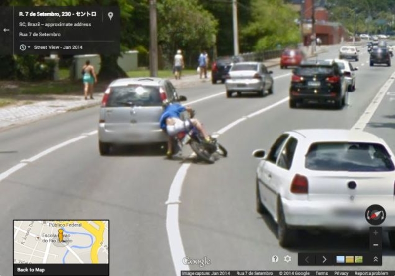 Autsch! | Imgur.com/KzRRjko via Google Street View