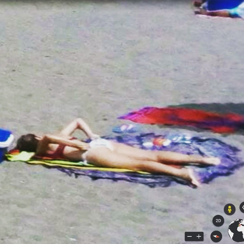 Der Bikini zwickt | Instagram/@paranabs via Google Street View