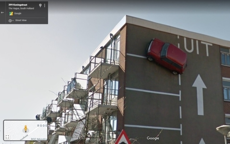 Einbildung? Oder schlecht geparkt? | Reddit.com/streetviewfails via Google Street View