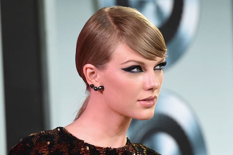 There Isn’t a Cat Taylor Swift Won’t Love | Getty Images Photo by Jason Merritt