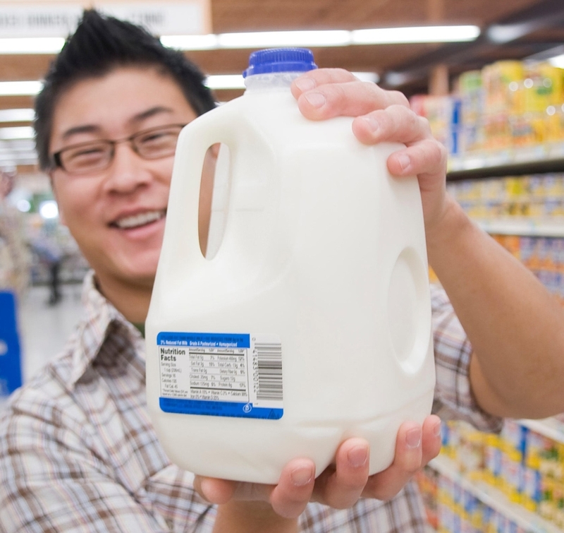 Die Delle einer Milchkanne | Alamy Stock Photo