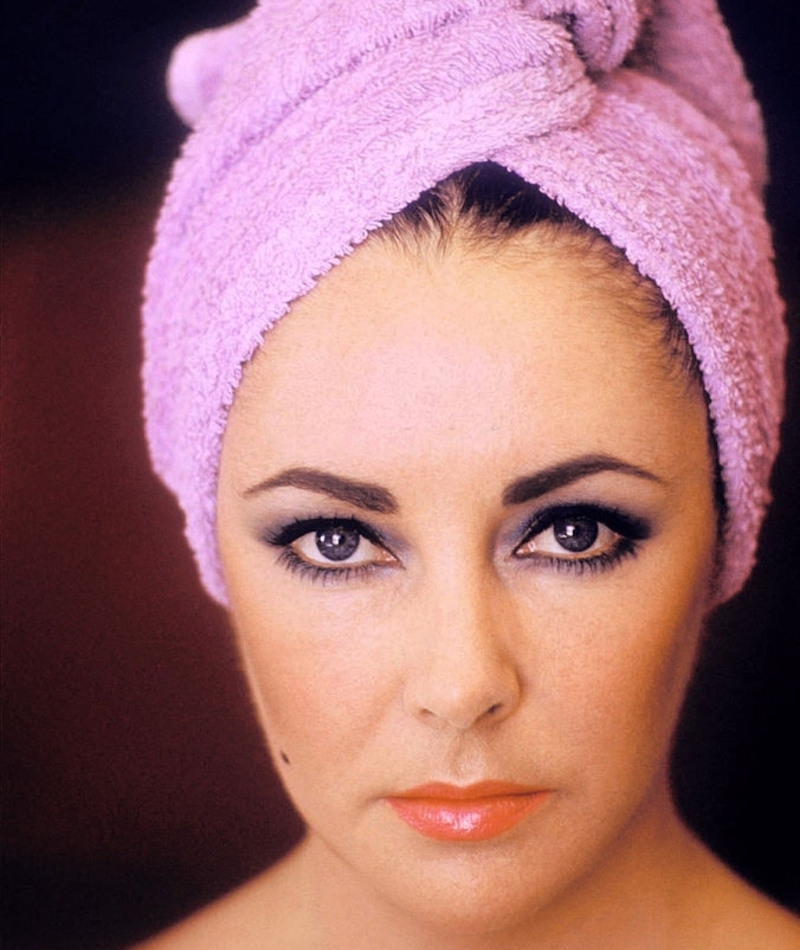 Consigue esos ojos de Elizabeth Taylor | Getty Images Photo by Hulton Archive