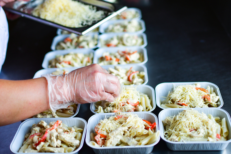 Contenedores de comida para llevar | Shutterstock