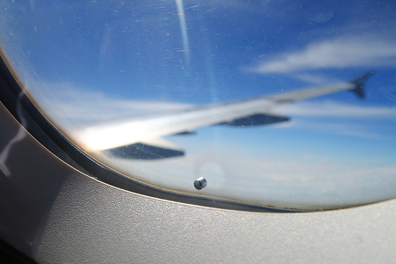 Agujeros en las ventanas de los aviones | Shutterstock