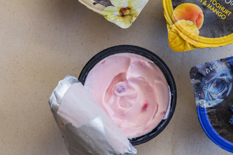 Compota de manzana y yogurt | Alamy Stock Photo