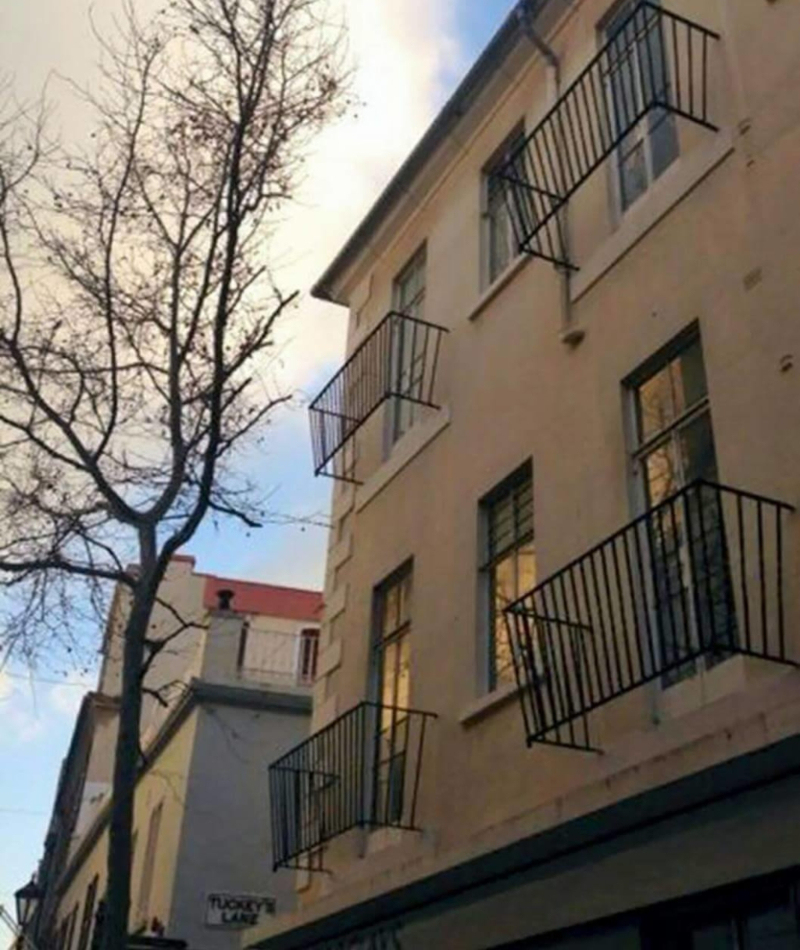 Balcón minimalista mal hecho | Twitter/@FranOLeary