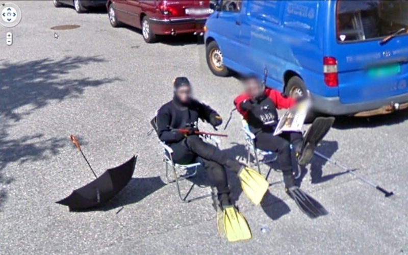 Entspannen in unserer Tauchausrüstung | Flickr Photo by Chris Messina via Google Street View