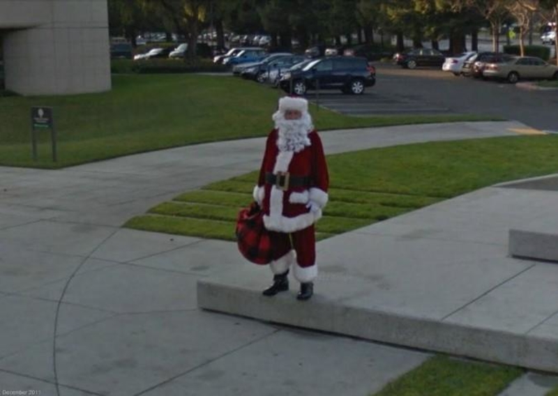 Der Weihnachtsmann hatte ein hartes Weihnachtsfest | Reddit.com/Fleet_Admiral_Auto via Google Street View
