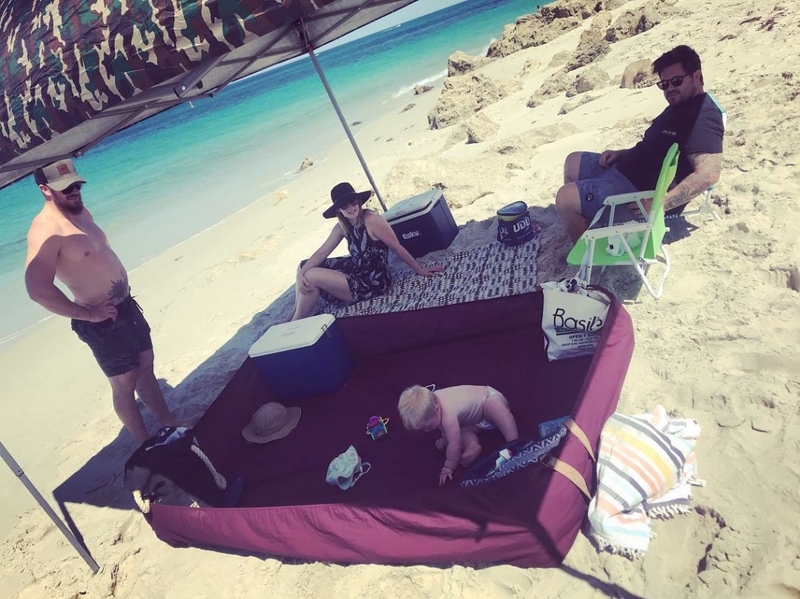 Descanso en la playa | Instagram/@ellengracelewer__