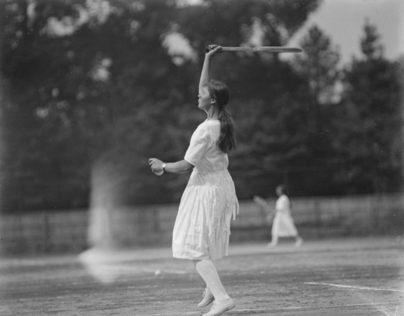 Vestidos de tenis | Alamy Stock Photo by Smith Archive