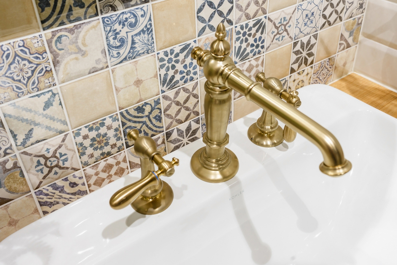 La grifería de oro brillante que arruinó los baños | NavinTar/Shutterstock 