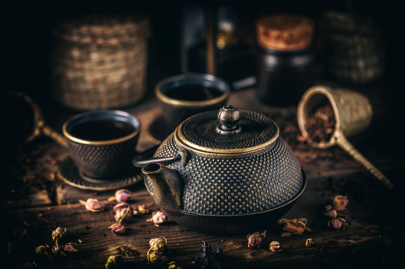 A Different Tea Set for a Different Tea | Alamy Stock Photo by Panther Media GmbH/grafvision