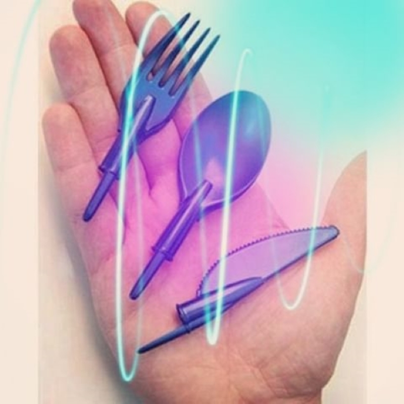 Comer y dibujar | Instagram/@ishxox0
